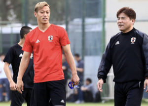 本田圭佑は五輪OA枠に選出されるか　リオ五輪監督・手倉森氏の見解