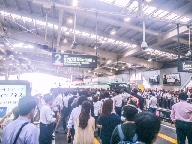 新型コロナが怖くても満員電車に乗る…日本人の「異様」の正体