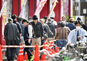 「コロナかかってもいい」きょうもパチンコ店に行列